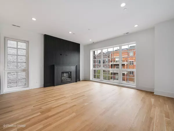 Chicago, IL 60657,1942 W BELMONT AVE #3E