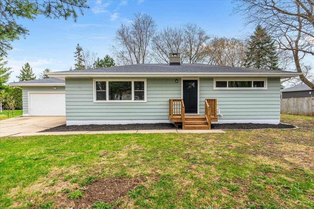 42211 N 2nd AVE, Antioch, IL 60002