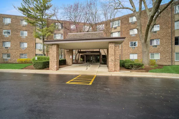 1500 Robin CIR #101, Hoffman Estates, IL 60169