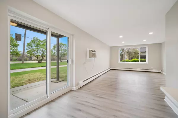 Hoffman Estates, IL 60169,1500 Robin CIR #101