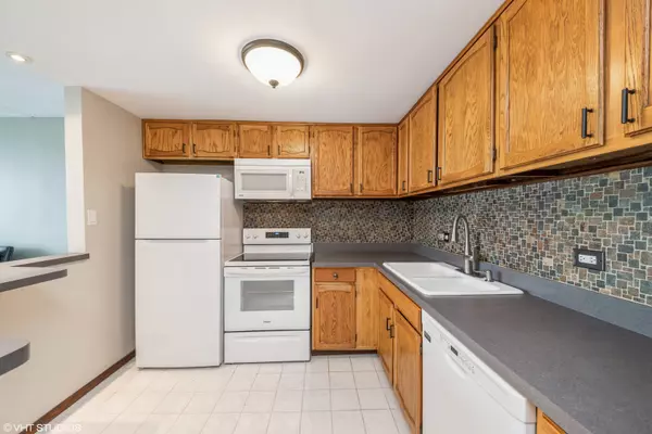 Lombard, IL 60148,2005 S Finley RD #611