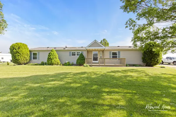 10868 E Le Claire ST, Grant Park, IL 60940