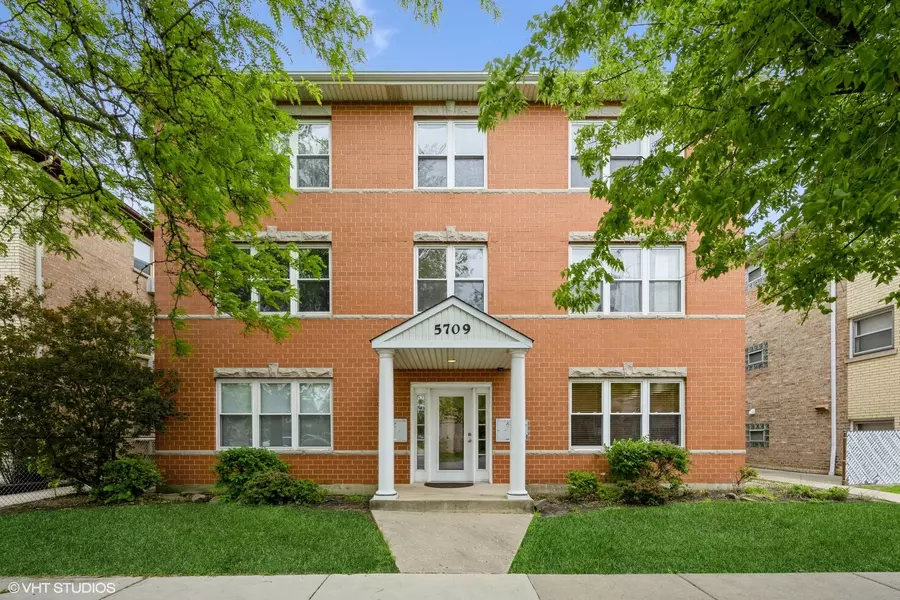 5709 W Lawrence AVE #1W, Chicago, IL 60630