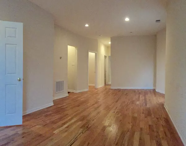 Chicago, IL 60647,3552 W Palmer ST