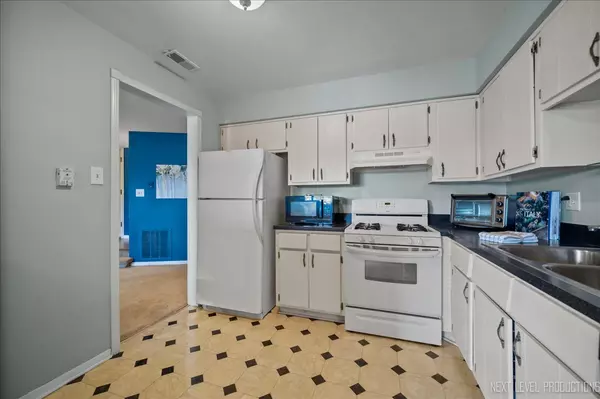 Wheaton, IL 60189,1707 Lakecliffe DR #C