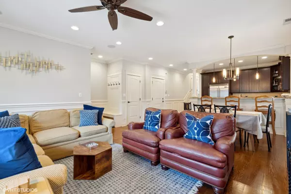 Chicago, IL 60614,858 W Diversey Pkwy #2E