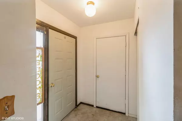 Cary, IL 60013,682 W Main ST