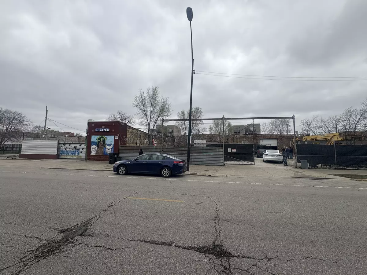 Chicago, IL 60612,2738 W Harrison ST