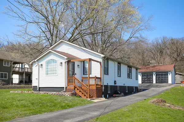 19W640 Bluff RD, Lemont, IL 60439