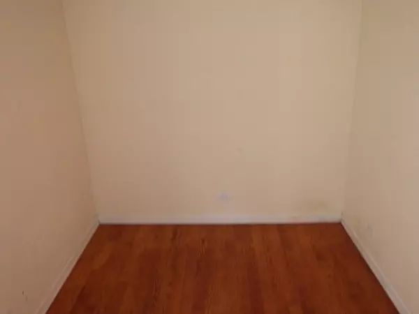 Chicago, IL 60617,7916 S East End AVE