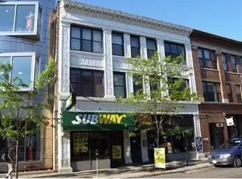 Chicago, IL 60657,901 W Belmont AVE