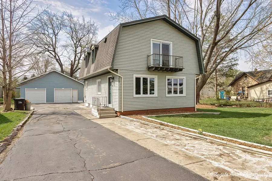 309 Fairfield DR, Island Lake, IL 60042