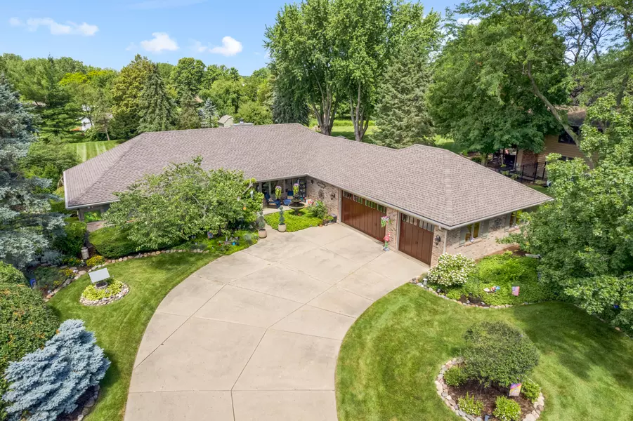 13N430 Chisholm TRL, Elgin, IL 60124