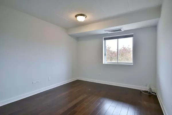 Elmhurst, IL 60126,110 W BUTTERFIELD RD #214S