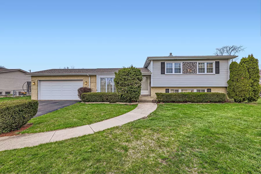 480 Pioneer DR, Addison, IL 60101