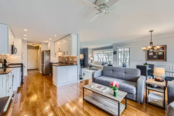 Palatine, IL 60067,1512 N Saint Marks PL