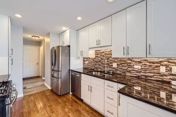 Palatine, IL 60067,1512 N Saint Marks PL