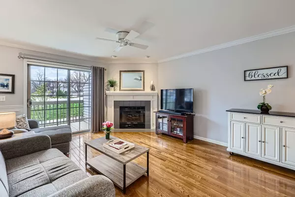 Palatine, IL 60067,1512 N Saint Marks PL