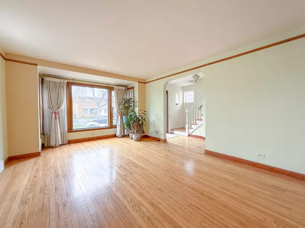 Chicago, IL 60645,7542 N Rockwell ST