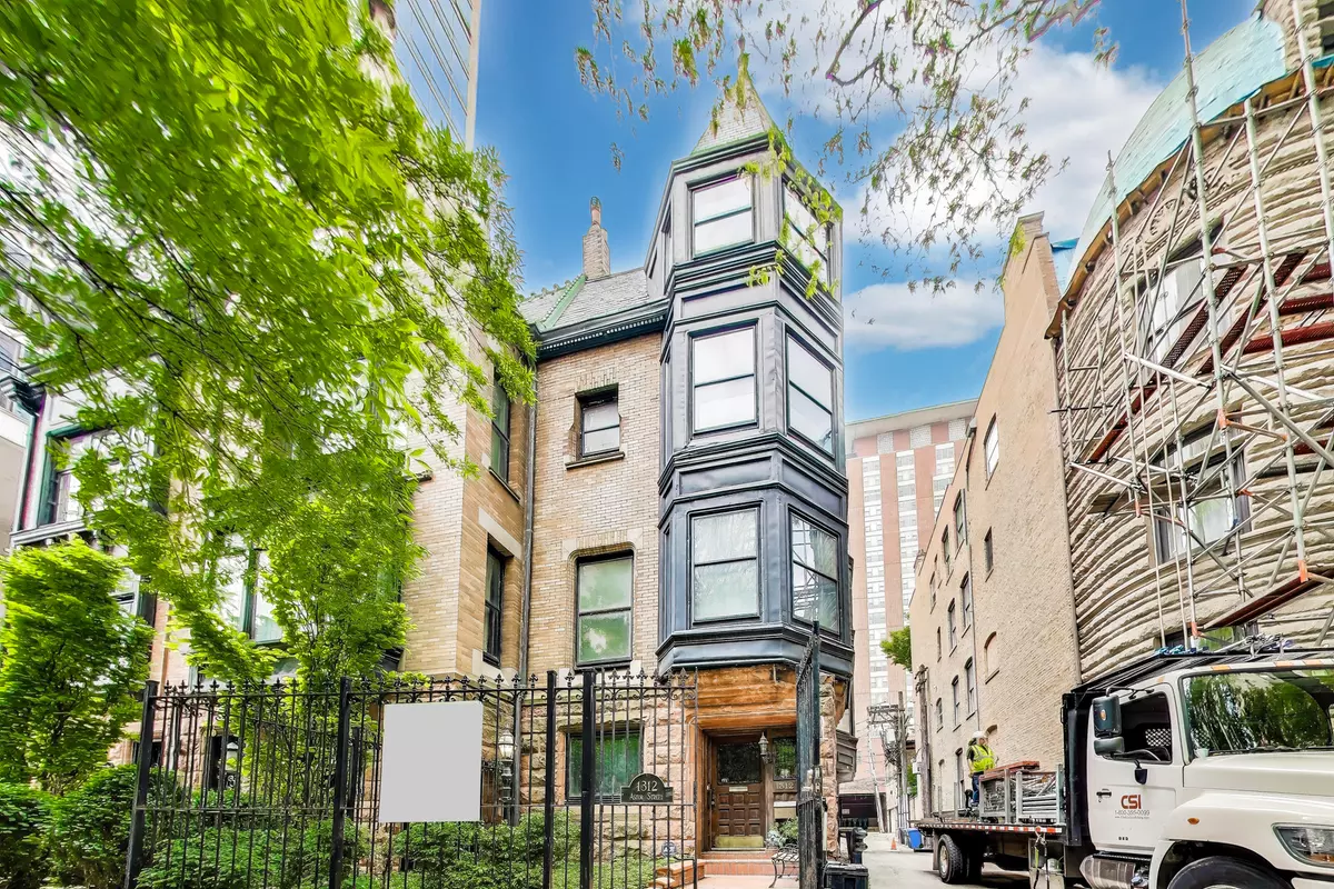 Chicago, IL 60610,1312 N Astor ST