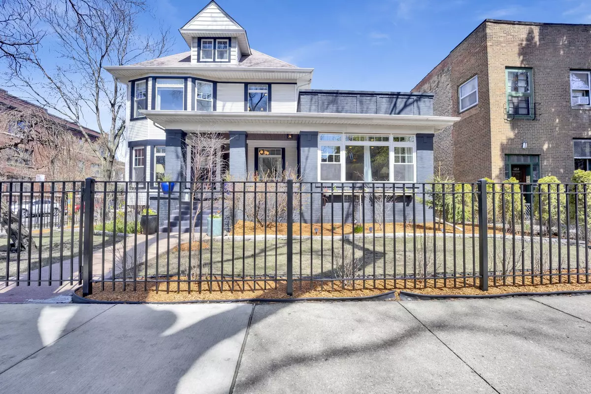 Chicago, IL 60660,1256 W Granville AVE