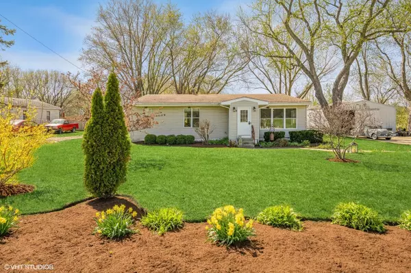 119 Raffel RD, Woodstock, IL 60098