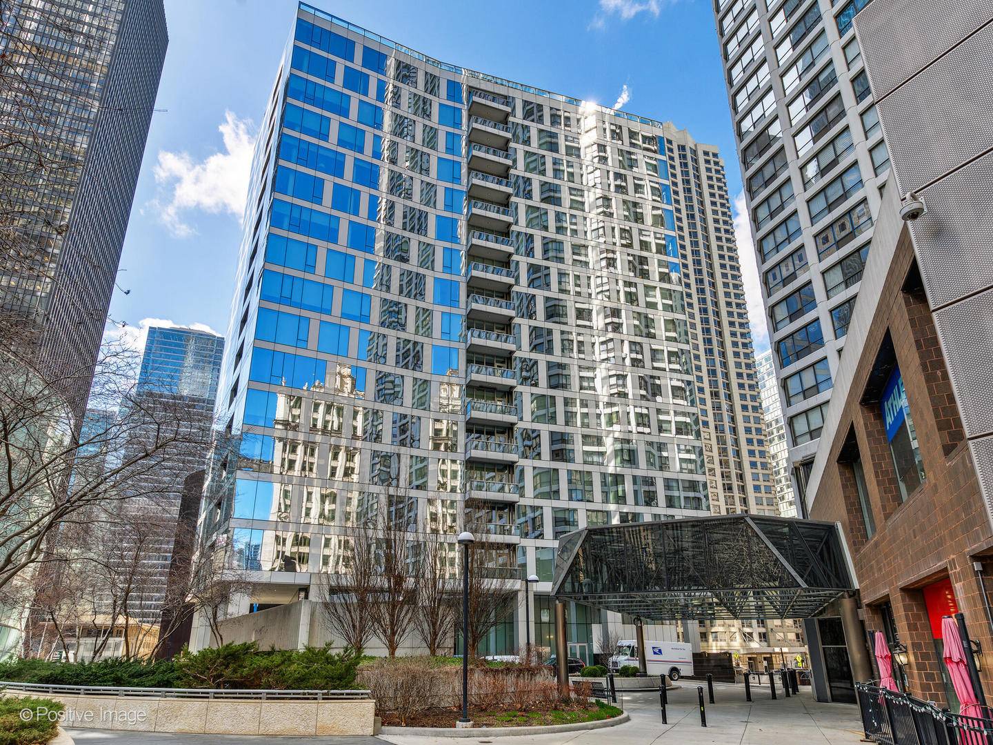 Chicago, IL 60611,403 N Wabash AVE #13B