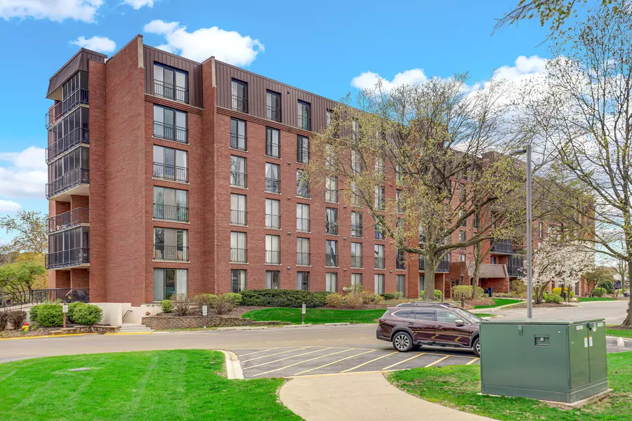 123 Acacia DR #201, Indian Head Park, IL 60525
