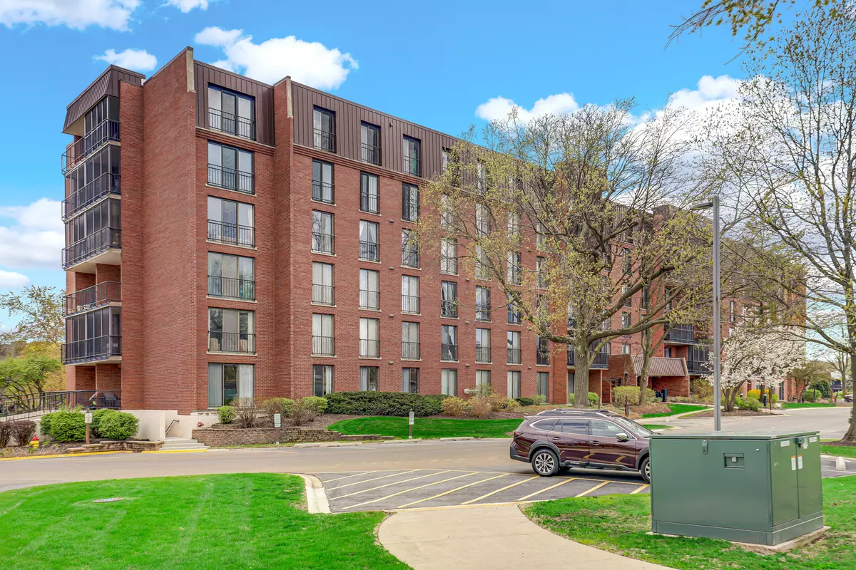 Indian Head Park, IL 60525,123 Acacia DR #201