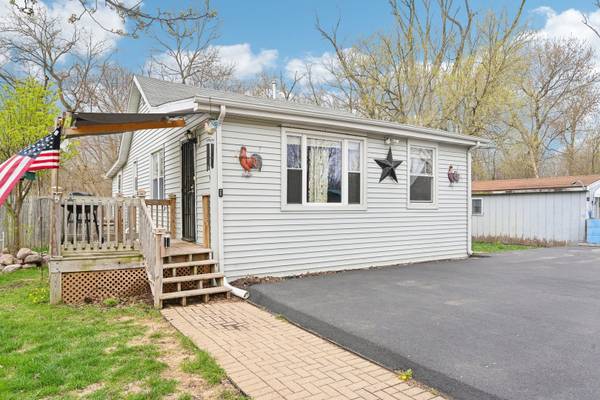 43386 N Forest DR, Antioch, IL 60002