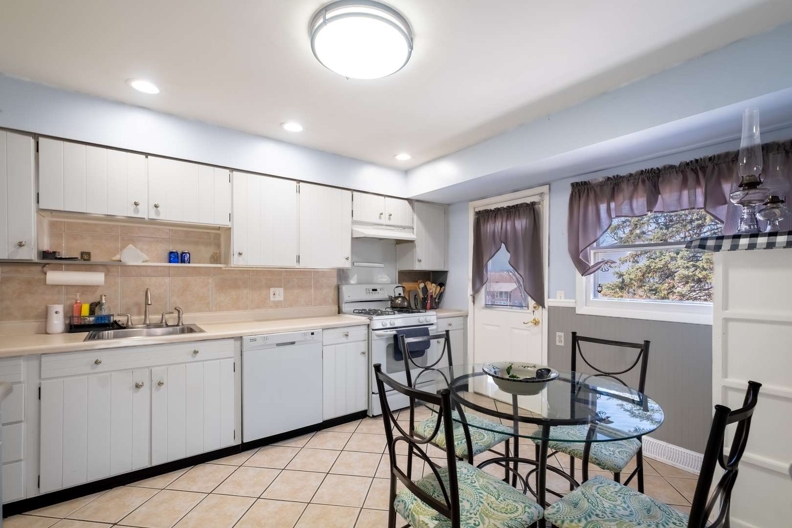 Woodridge, IL 60517,2532 Lee ST