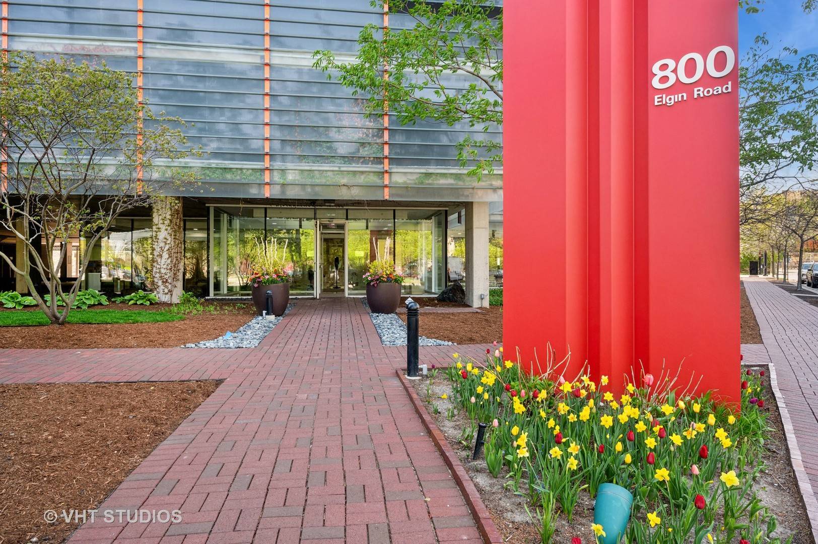 Evanston, IL 60201,800 Elgin RD #PH08