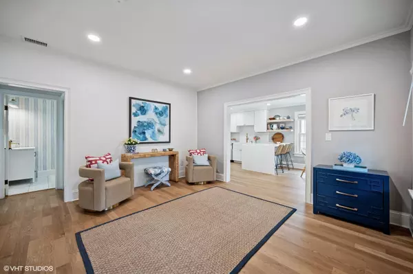 Glenview, IL 60025,1736 Maclean CT