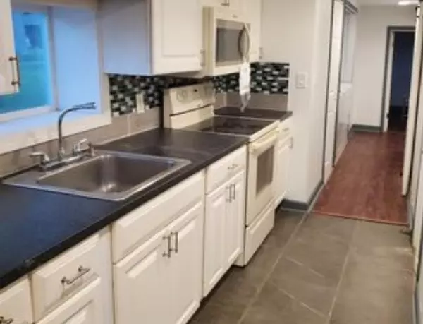 Chicago, IL 60619,555 E 88th PL