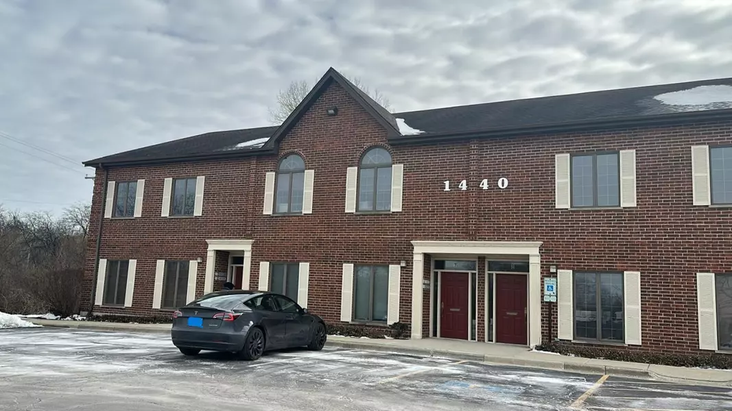 1440 Maple AVE #6-B, Lisle, IL 60532