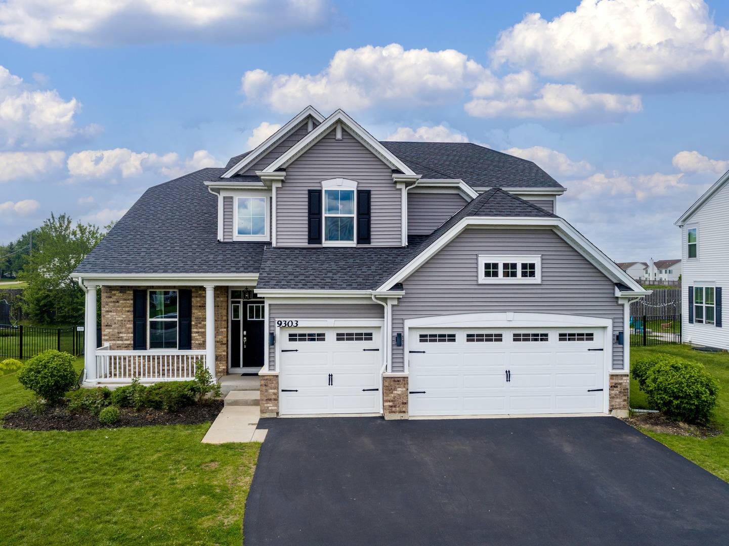 9303 Enstrom LN, Huntley, IL 60142