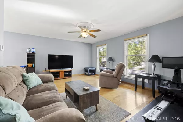 Naperville, IL 60540,212 S River RD
