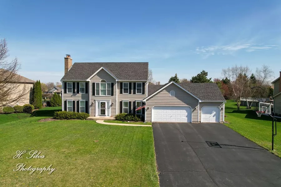 3670 Persimmon DR, Algonquin, IL 60102