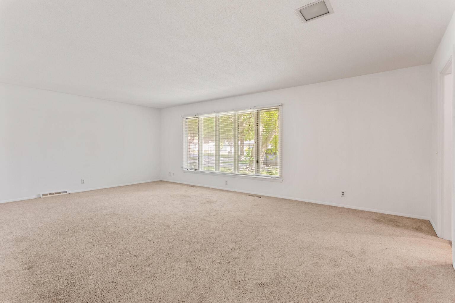 Champaign, IL 61821,1204 Harrington DR
