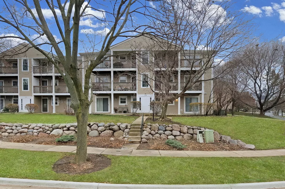 Libertyville, IL 60048,104 E Winchester RD #E