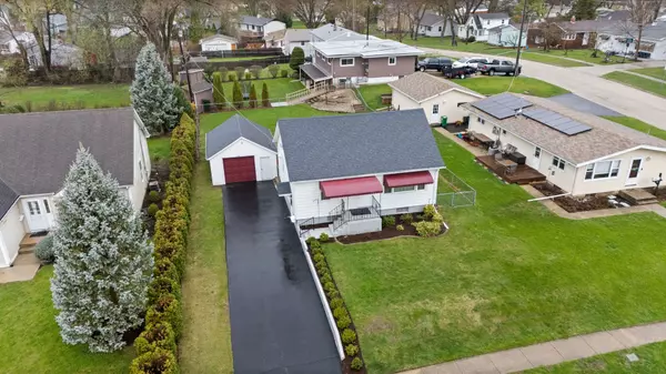 1715 Clay ST, Woodstock, IL 60098