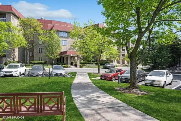 1250 Rudolph RD #5B, Northbrook, IL 60062