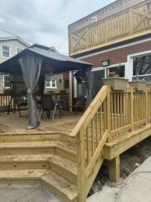 Chicago, IL 60617,8110 S Chappel AVE