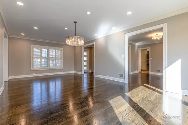 Deerfield, IL 60015,1251 Woodland DR