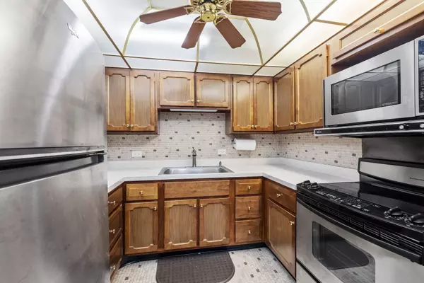 Downers Grove, IL 60515,5540 Walnut AVE #22C