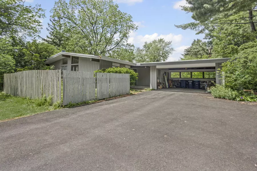 2110 Heather RD, Geneva, IL 60134