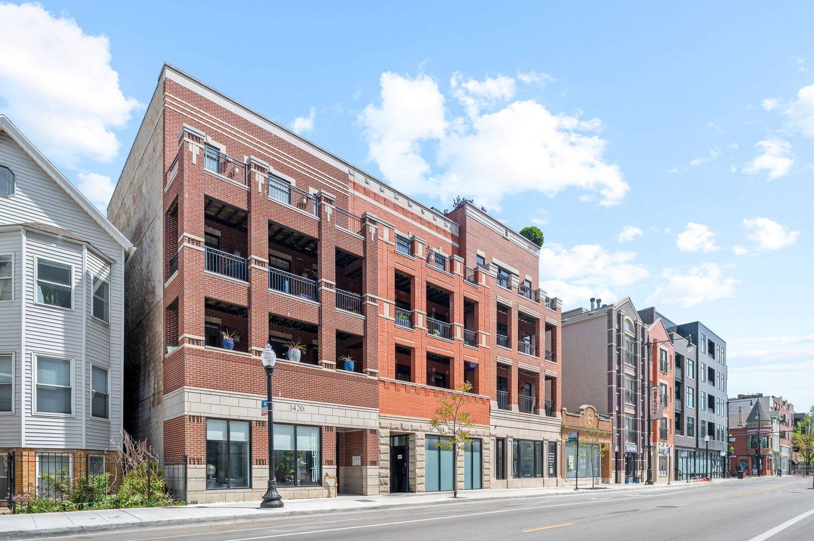 Chicago, IL 60657,1420 W Belmont AVE #2