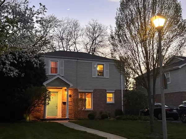 630 S Dryden PL, Arlington Heights, IL 60005