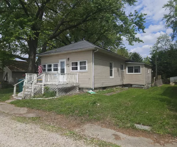 303 S Spruce ST, Villa Grove, IL 61956