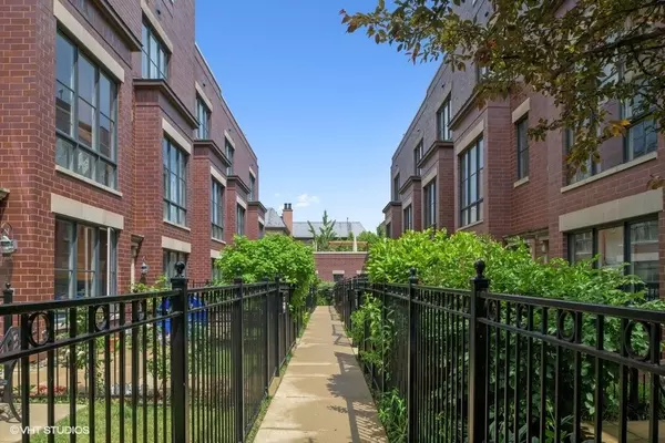 2709 N Hermitage AVE, Chicago, IL 60614